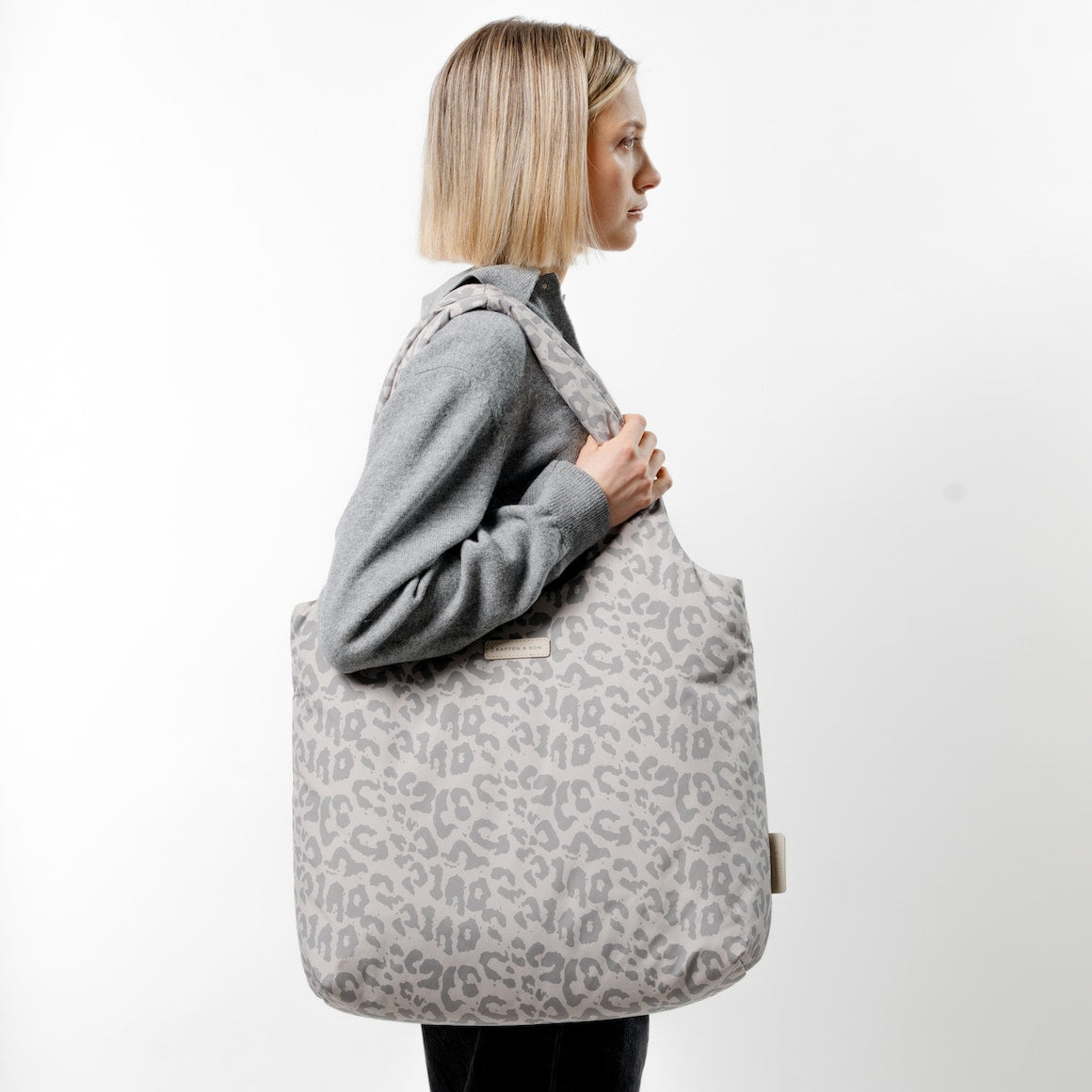 Skara Cloud Shopper Leo