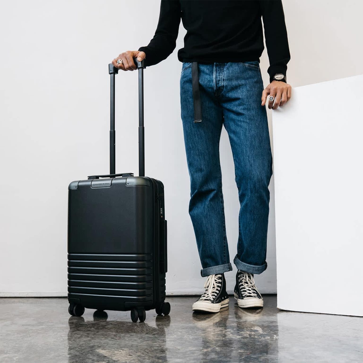 Heathrow Check-in All Black